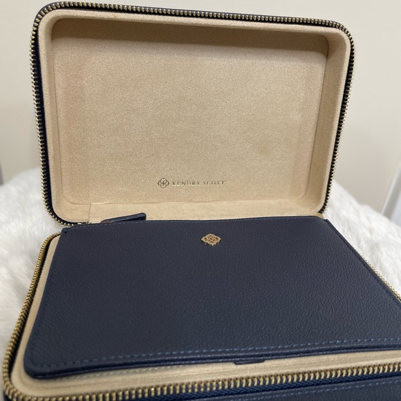 NWT Kendra Scott Medium Travel Jewelry Case! - Picture 6 of 11